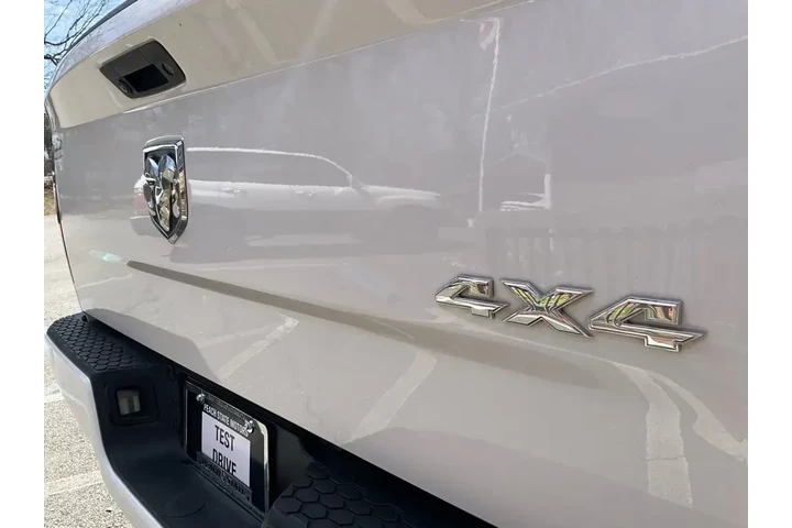 $12485 : Ram 1500 2016 4x4 Express 4d image 9