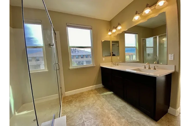 $1500 : Beautiful and spacious home $$ image 6