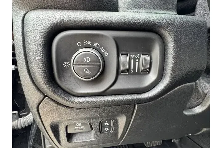 $33994 : Ram 1500 2021 4x4 Laramie 4d image 6