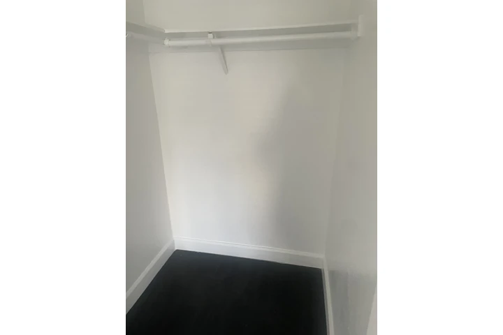 $2450 : 132 EAST ADAMS BLVD image 3