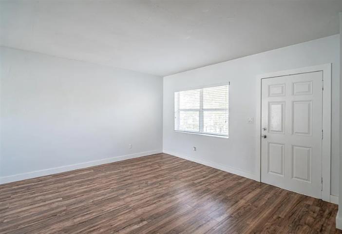 $1400 : 1 Bed 1 Bath for rent in LA image 4