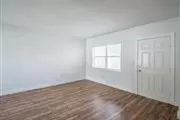 $1400 : 1 Bed 1 Bath for rent in LA thumbnail