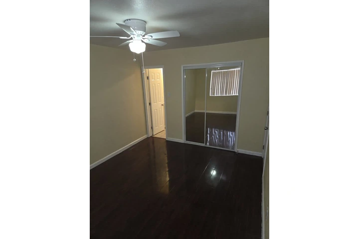 MAYWOOD 5024 EAST 59TH PLACE image 6