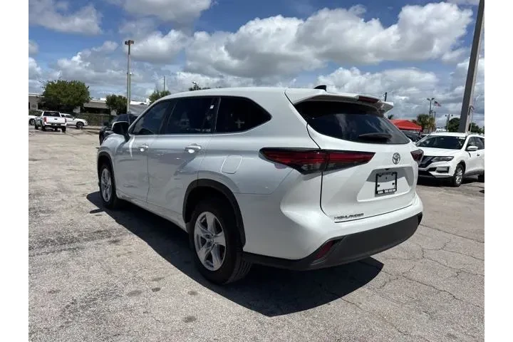 $31988 : Toyota Highlander 2023 image 5