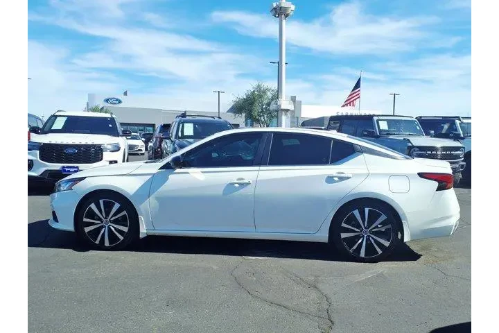 $14188 : Nissan Altima 2019 2.5 SR 4d image 3