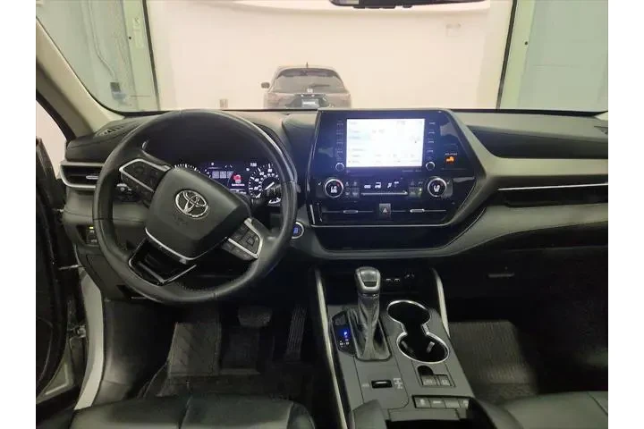 $31998 : Toyota Highlander 2021 XLE 4 image 9