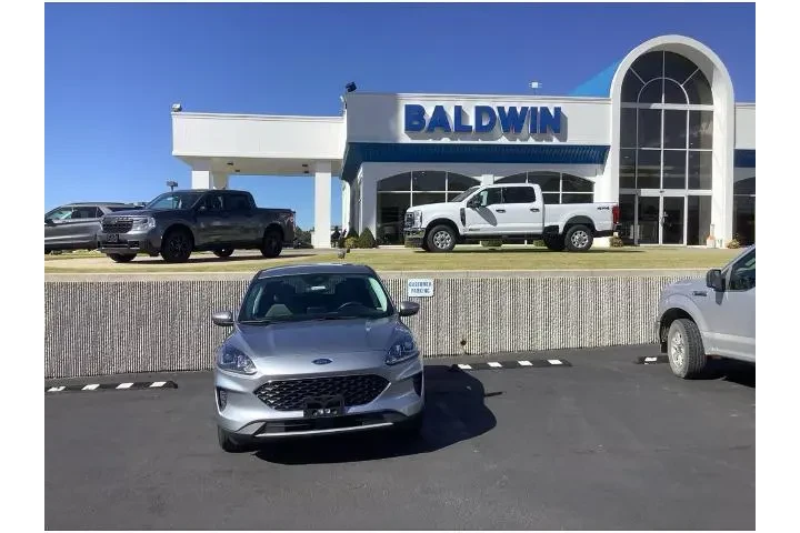 $18950 : Ford Escape Hybrid 2021 SE 4 image 2