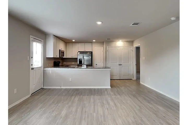 $1500 : Welcome to Glendale, a communi image 4