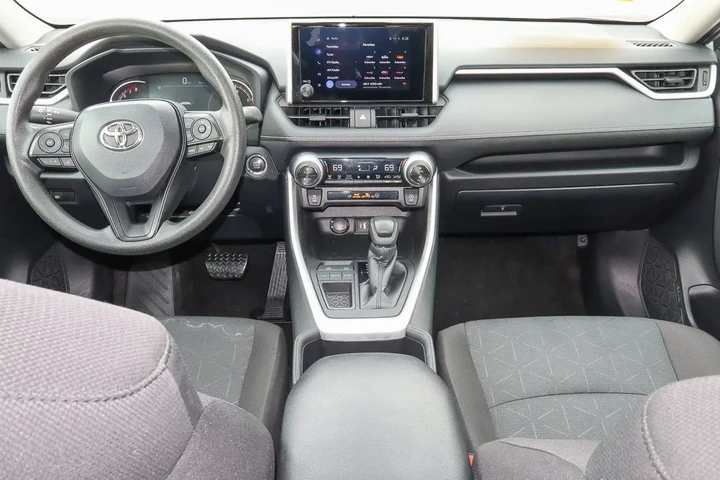 $25988 : 2024 RAV4 XLE FWD image 10