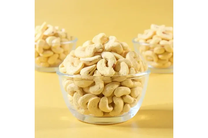 Raw Organic Cashew Nuts image 1