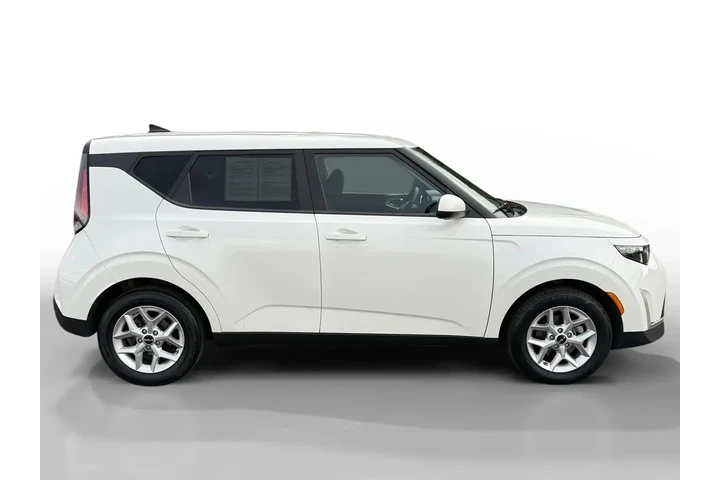 $15502 : Kia Soul 2024 LX 4dr Crossov image 6