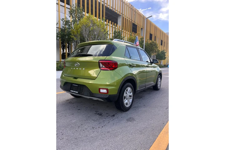 $12999 : Hyundai Venue SEL image 2
