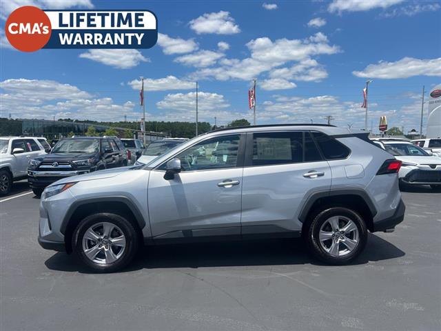 $25890 : PRE-OWNED 2022 TOYOTA RAV4 XLE image 4