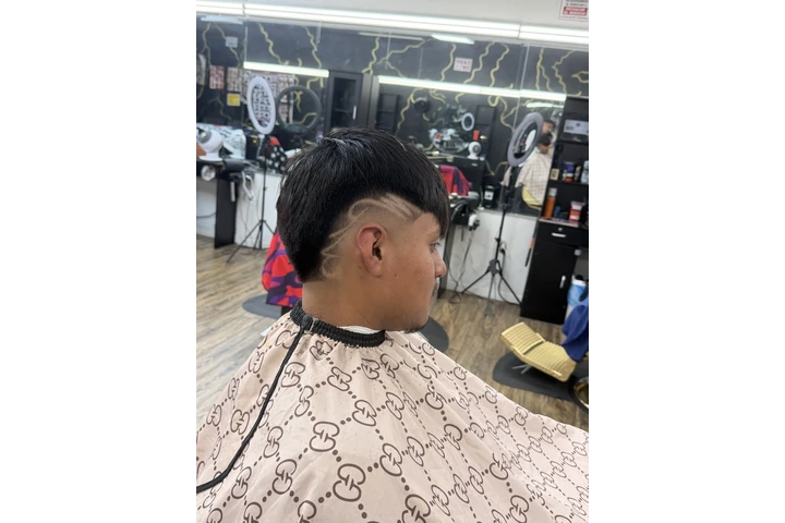 BARBERO CON NIVEL DINERO AQUÍ image 6
