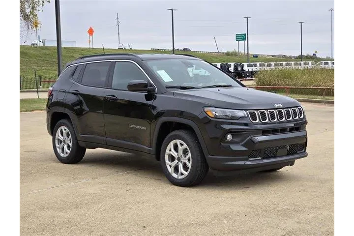 $31585 : Jeep Compass 2026 4x4 Latitu image 3