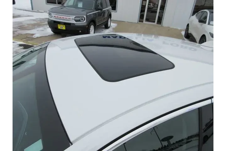 $17900 : Buick Regal Sportback 2018 E image 8