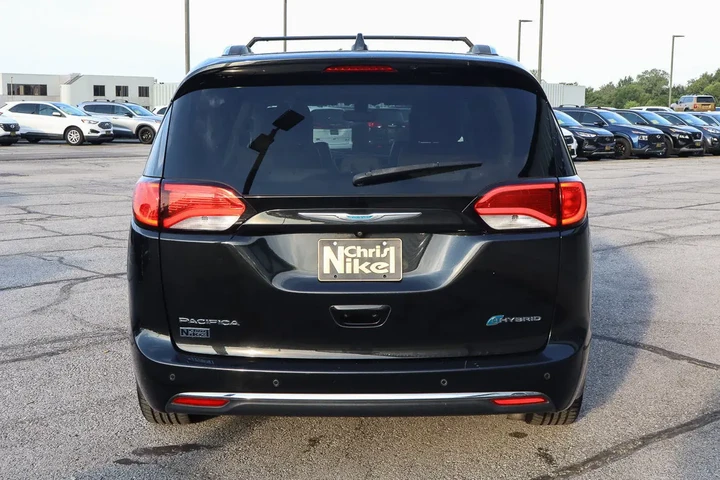 $15649 : 2018 Pacifica Hybrid Limited image 5