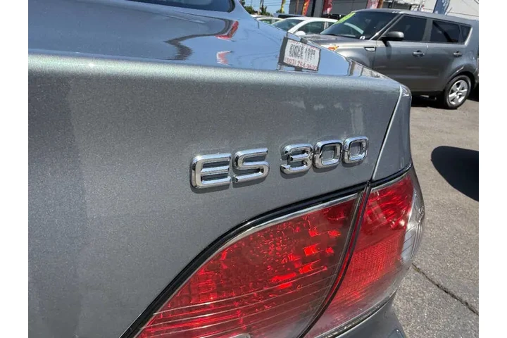 $5688 : 2003 ES 300 image 10