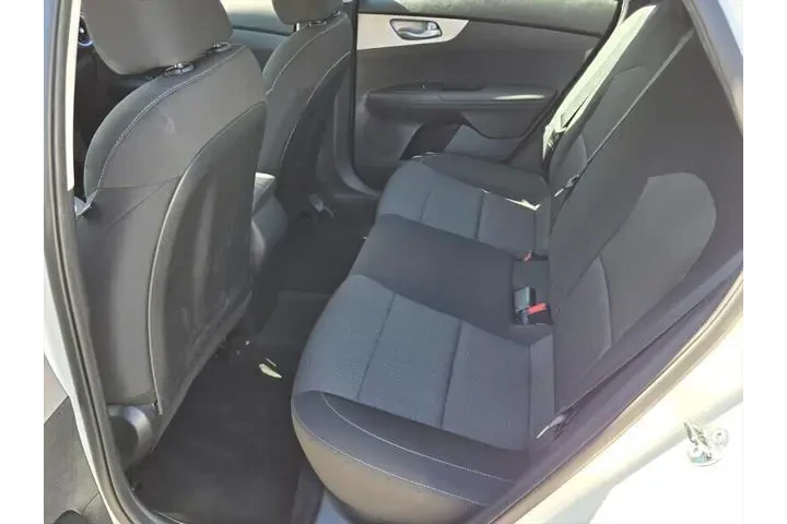 $18448 : Kia Forte 2022 LXS 4dr Sedan image 10