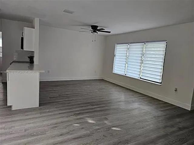 $1700 : 3 y 2 baños, es un apartamento image 1