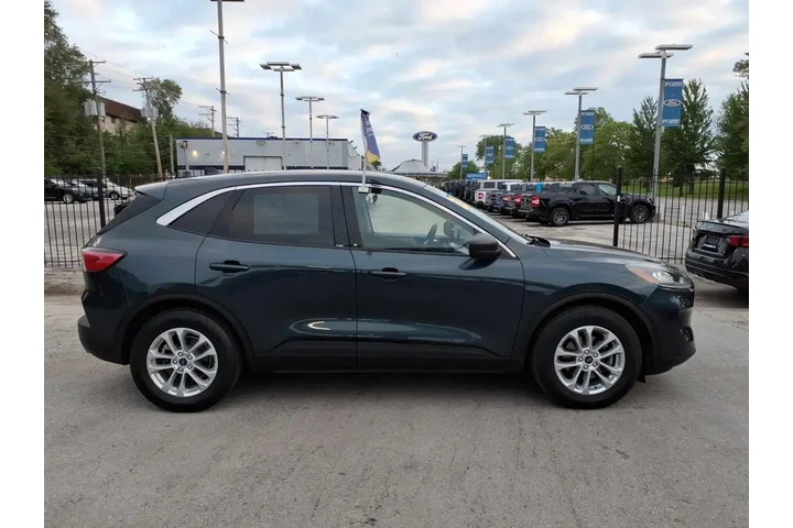 $22674 : Ford Escape 2022 SE 4dr SUV image 2