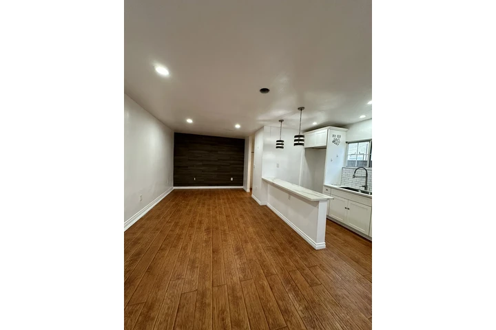 $1600 : Estudio Moderno en Los Angeles image 4