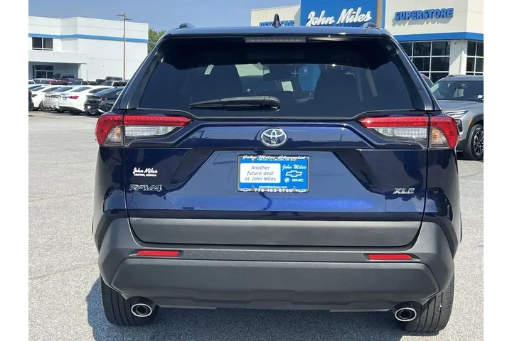 $29879 : Toyota RAV4 2022 XLE Premium image 5