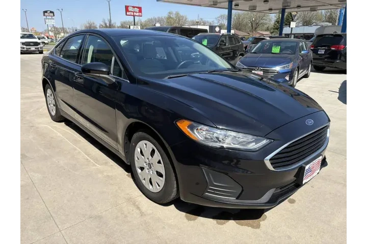 $18990 : 2020 Fusion S image 5
