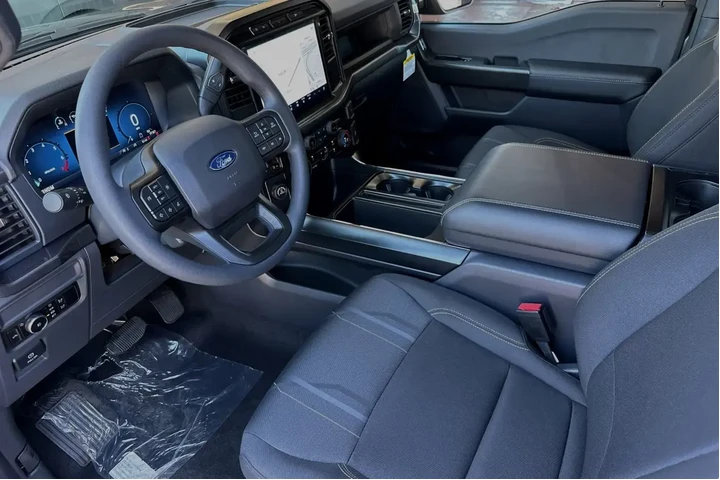 $39900 : Ford F-150 2024 4x2 STX 4dr image 5