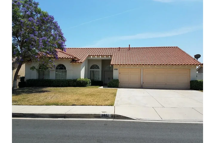 $1500 : Spacious home with a large fam image 2