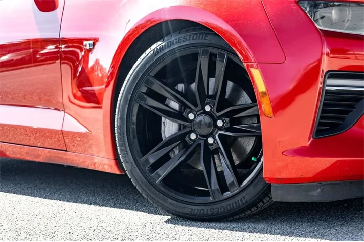 $28994 : Chevrolet Camaro 2018 SS 2dr image 2