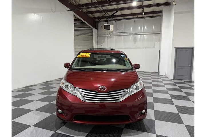 $24929 : Sienna 2017 image 2