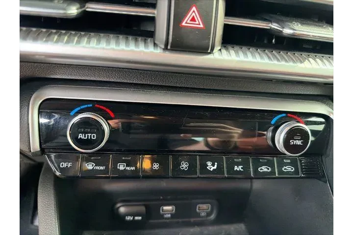 $26992 : Kia K5 2023 GT-Line 4dr Seda image 9