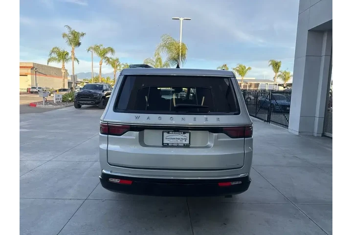 $39104 : Jeep Wagoneer L 2024 4x4 Ser image 7