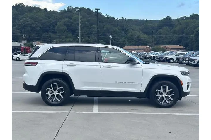 $39950 : Jeep Grand Cherokee 2024 4x4 image 8