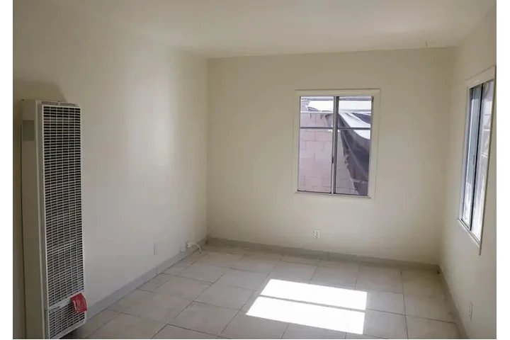 $1000 : Well-kept 1 bed / 1 bath casit image 1