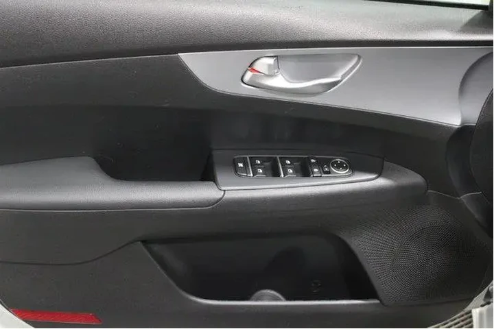 $19988 : Kia Forte 2024 LXS 4dr Sedan image 3