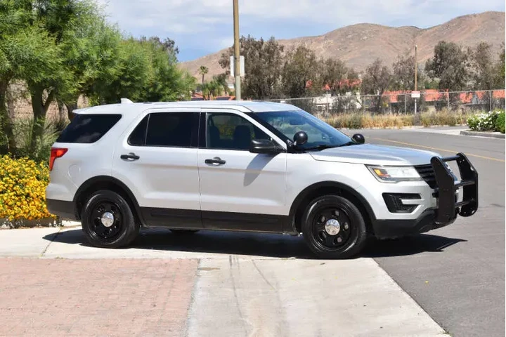 $14750 : 2017 Explorer Police Intercep image 2