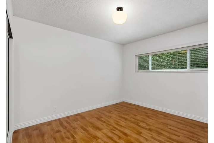 $2455 : 3 Bedroom in Vermont Ave, LA image 8