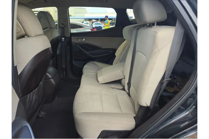 $5500 : 🚙 Hyundia Santa Fe " CASH " image 4