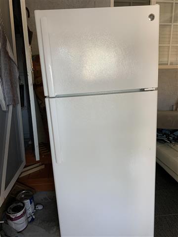 $350 : Refrigerador GE image 1