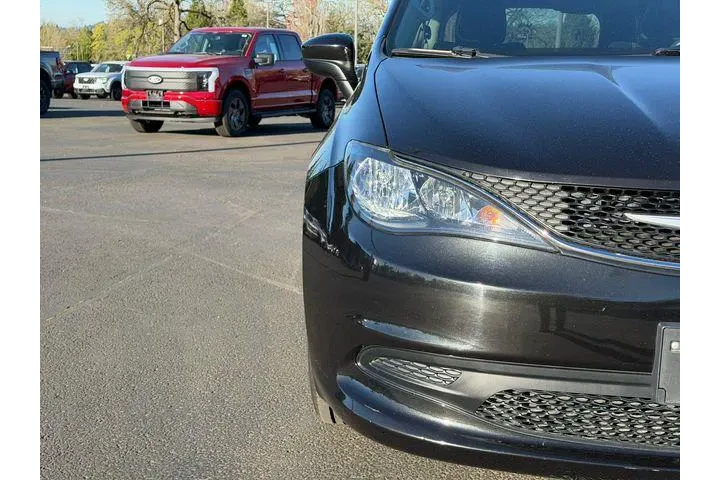 $14800 : Chrysler Voyager 2021 LXi 4d image 8
