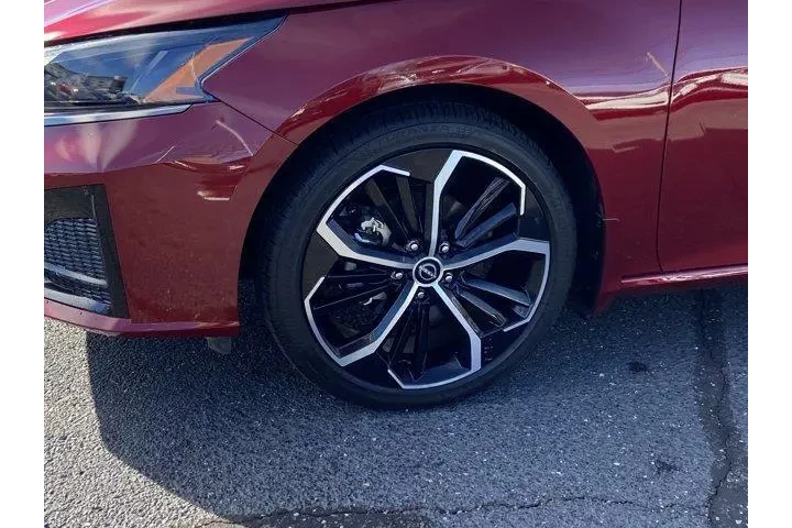 $23050 : Nissan Altima 2025 2.5 SR 4d image 8