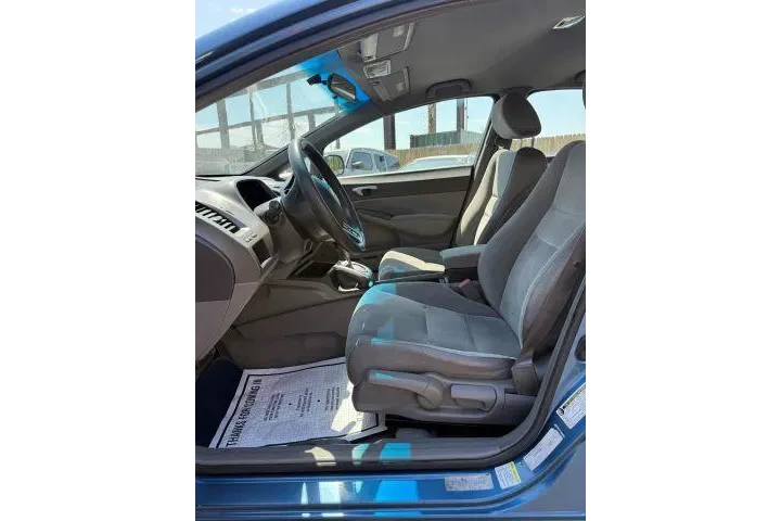 $4400 : Honda Civic 2008 LX 4dr Seda image 3