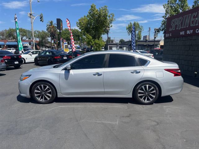 $12995 : 2017 Altima 2.5 SL image 9