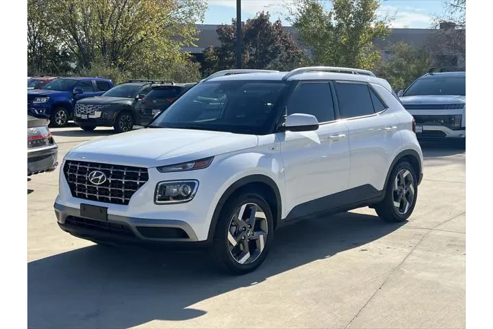 $20550 : Hyundai VENUE 2025 SEL 4dr C image 5