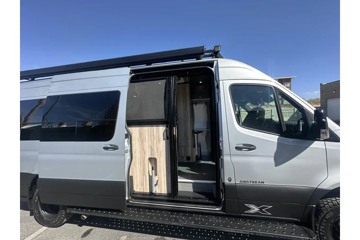 $154910 : 2022 Sprinter Cargo Van Airst image 9