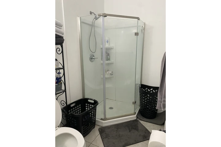 $1800 : 1Bedroom Apartment Riverside image 9