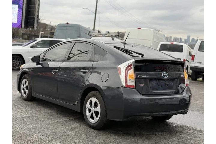 $11495 : 2013 Prius Four image 8