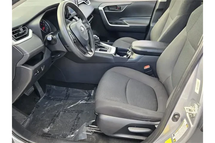 $18697 : Toyota RAV4 2020 LE 4dr SUV image 9